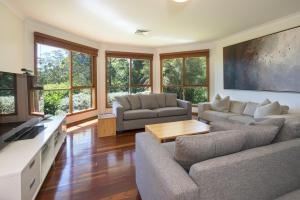 A seating area at Taliesin - Beautiful 4 bedroom home with amazing views!