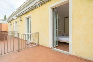 A balcony or terrace at Luxury Apartment