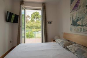 A bed or beds in a room at Luxury Apartment