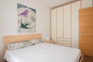A bed or beds in a room at Luxury Apartment