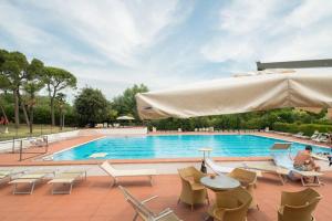 The swimming pool at or close to Luxury Apartment
