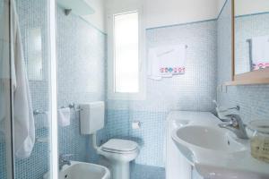 A bathroom at Luxury Apartment
