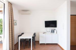 A television and/or entertainment centre at Luxury Apartment