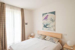 A bed or beds in a room at Luxury Apartment Még 37 kép