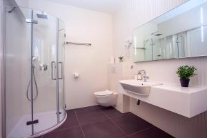 Kúpeľňa v ubytovaní Villa Agava with heated pool, Jacuzzi, sauna, gym, 4 en-suite bedrooms
