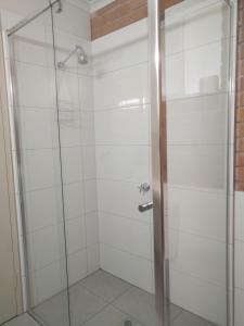 a shower with a glass door in a bathroom at Travellers Inn Kaniva in Kaniva