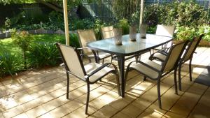 a table and chairs sitting on a patio at Cabernet Cottage in Tanunda