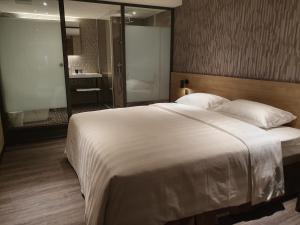 Ένα ή περισσότερα κρεβάτια σε δωμάτιο στο City Suites - Taoyuan Station