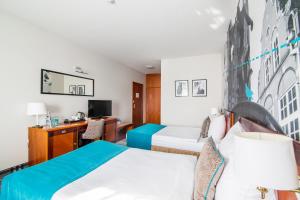 Televízia a/alebo spoločenská miestnosť v ubytovaní Hotel Hanza