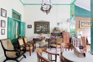 a dining room with tables and chairs in a room at Pendopo Andari Homestay in Yogyakarta