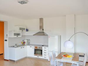 Kuchyň nebo kuchyňský kout v ubytování Apartment Jadranka-2 by Interhome