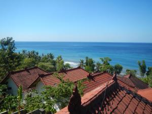 a view of the ocean from the roof of a resort at Bukit Indah Homestay in Amed