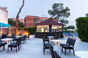 Restauracja lub miejsce do jedzenia w obiekcie JS Paradise Sport - Adults Only