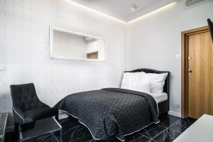 Posteľ alebo postele v izbe v ubytovaní RentPlanet - Studio Ruska