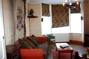 a living room with a couch and a table at Hartland 2-Bedroom Apartments with Bfast and Parking in Southend-on-Sea