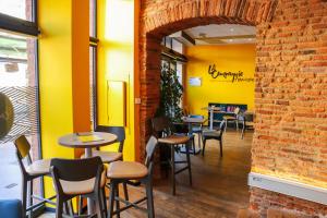Un restaurant u otro lugar para comer en Le Clocher de Rodez Centre Gare