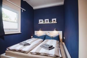 Postel nebo postele na pokoji v ubytování Rostocker Stadtidyll + 37 fotografií