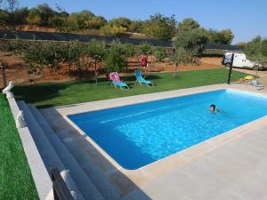 a person is swimming in a swimming pool at Sierra De Monfrague in Torrejón el Rubio