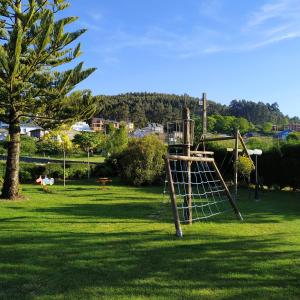 Ein Kinderspielbereich in der Unterkunft Hotel Aguadoce - Louzao