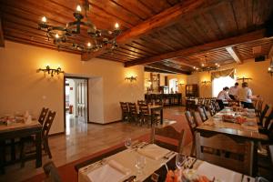 A restaurant or other place to eat at Chateau Krakovany
