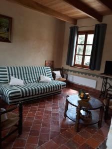 a living room with a couch and a table at Au Colombier des Arteaux in Licques