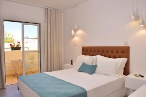 Uma cama ou camas num quarto em Hotel Sol Algarve by Kavia