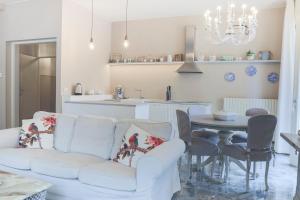 a living room with a white couch and a table at Casa dello Speziale in bedizzol