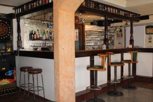 Lounge alebo bar v ubytovaní Gasthof-Cafe-Risano