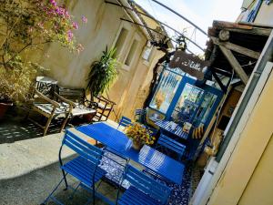 Fotografie z fotogalerie ubytování Gite Fa Mille maison bleu v destinaci Robion en Luberon