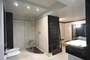 a bathroom with a shower and a toilet and a sink at Gatto Bianco House in Bari