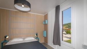 Domaine Chalets Larlapean客房内的一张或多张床位