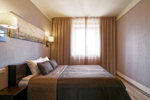 a hotel room with a bed and a window at RigaApartment SoNaDA Self Check-in Aparthotel, Center, Private Parking in Riga