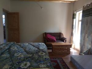 A seating area at Chosdup Guest House