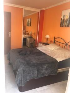 Łóżko lub łóżka w pokoju w obiekcie Gallud Apartament