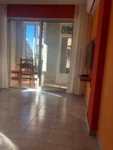 Telewizja i/lub zestaw kina domowego w obiekcie Gallud Apartament