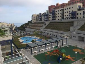 Bazén v ubytování Ático 90m de terraza, jacuzzi privado y cargador de coche eléctrico en Cabria, Almuñecar nebo v jeho okolí