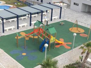 Detský kútik v ubytovaní Ático 90m de terraza, jacuzzi privado y cargador de coche eléctrico en Cabria, Almuñecar