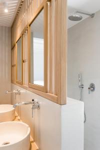 Um banheiro em Mykonos Soul Luxury Suites