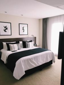Cama ou camas em um quarto em 474 Buenos Aires Hotel
