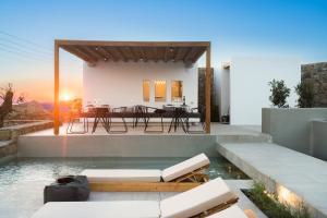 Uma área de estar em Mykonos Soul Luxury Suites
