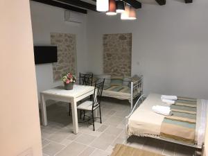Postel nebo postele na pokoji v ubytování Apartments Rita