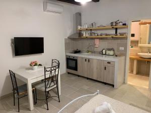Kuchyň nebo kuchyňský kout v ubytování Apartments Rita