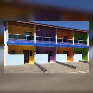 a building with colorful paint on the side of it at Chalés Multicores in Ubatuba