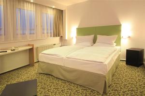 Rúm í herbergi á ibis Dresden Zentrum