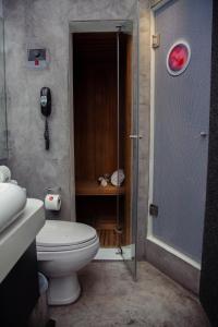 Bilik mandi di BTH Hotel – Boutique Concept