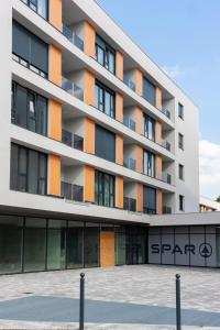 Fotografia z galérie ubytovania Center Rev Apartment with Free Underground Garage v destinácii Győr