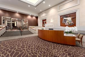 Vstupní hala nebo recepce v ubytování Auberge Vancouver Hotel + 36 fotografií