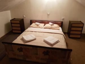 Giường trong phòng chung tại Kuca Pavle Trsteno