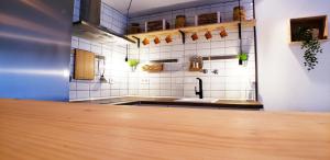 Кухня или мини-кухня в ROQUETAS BEACH HOUSE Apartamento fresco con Piscina
