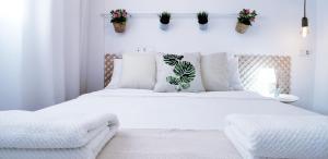 Кровать или кровати в номере ROQUETAS BEACH HOUSE Apartamento fresco con Piscina